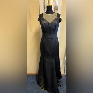 Chic Strapless Black Gown